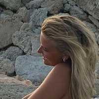 Amalie Kjeldtoft Naakt