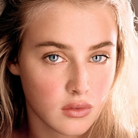 Anna Van Patten Naakt