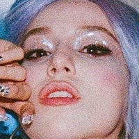 Ava Max Naakt