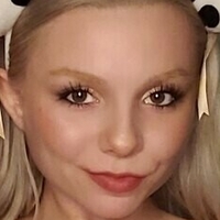 Averi Roselyn Naakt