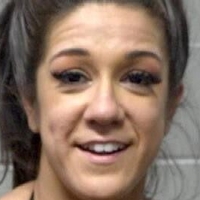 Bayley Naakt