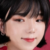 CD Jieun Naakt