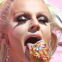 Courtney Act Naakt