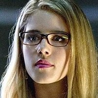 Emily Bett Rickards Naakt
