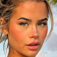 Emily Elizabth Naakt