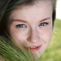 Emily Field Naakt