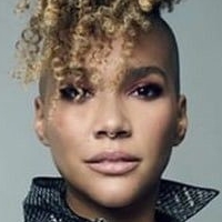Emmy Raver-Lampman Naakt
