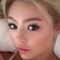 Hailey Sigmond Naakt