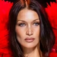 Isabella Hadid Naakt