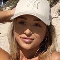 Kira Battley Naakt