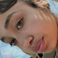 llupee.e Naakt
