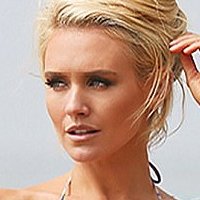 Nicky Whelan Naakt