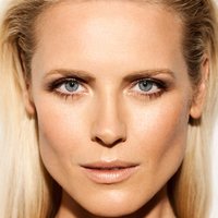 Synnøve Macody Lund Naakt