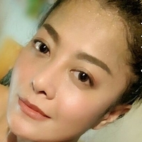 Thai Model Champagne Naakt