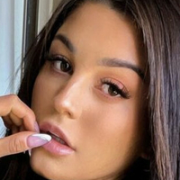 Tiana May Sarich Naakt